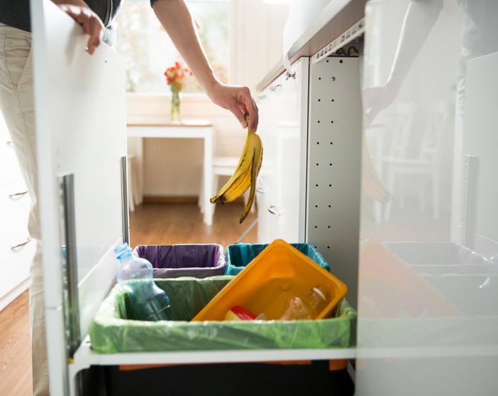 Abfalltrennung in der Küche und im Haushalt