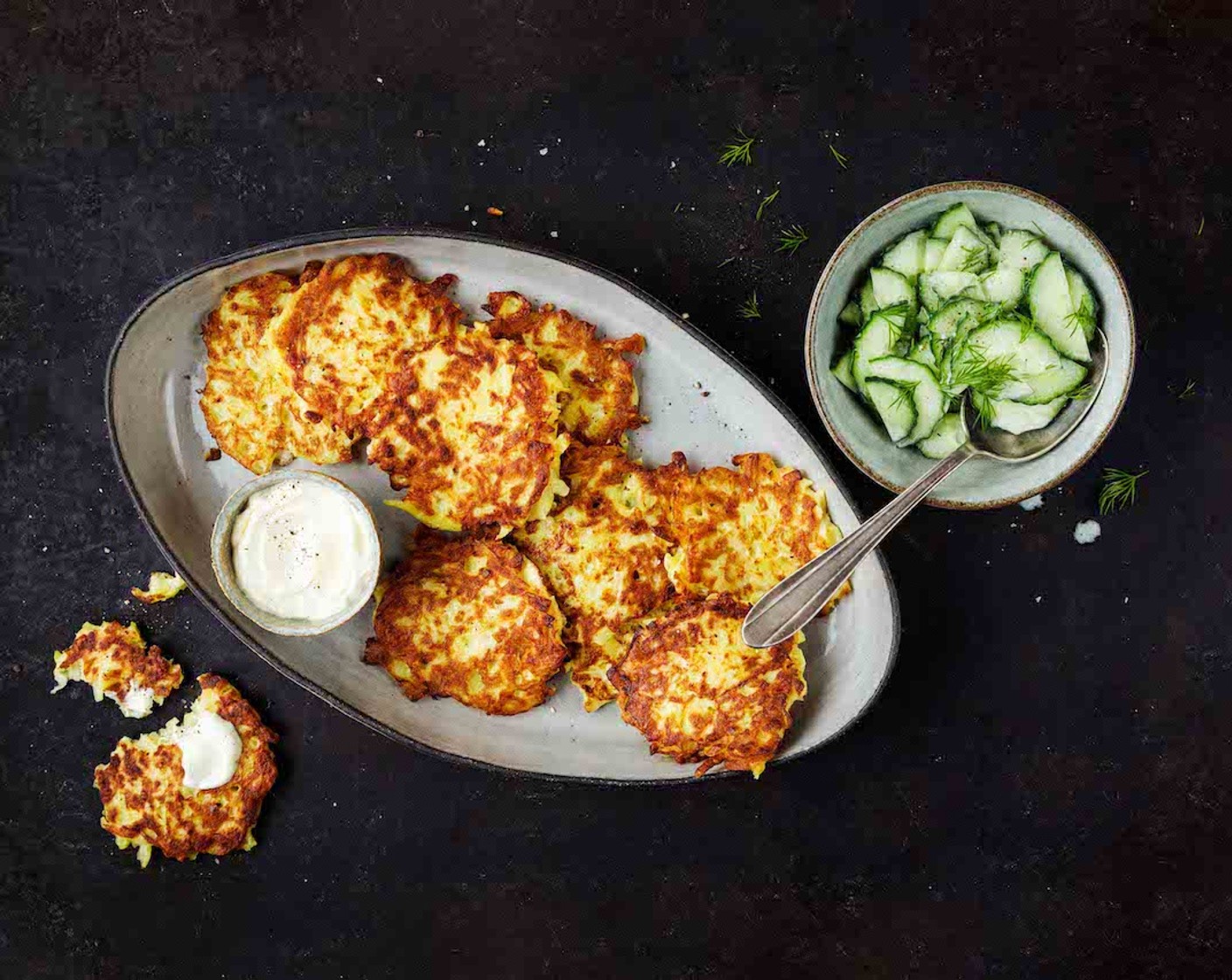 Bramborak mit Gurkensalat