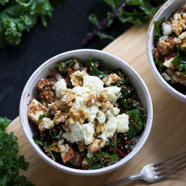 Quinoa-Kale Salat mit Apfel und Feta Rezept