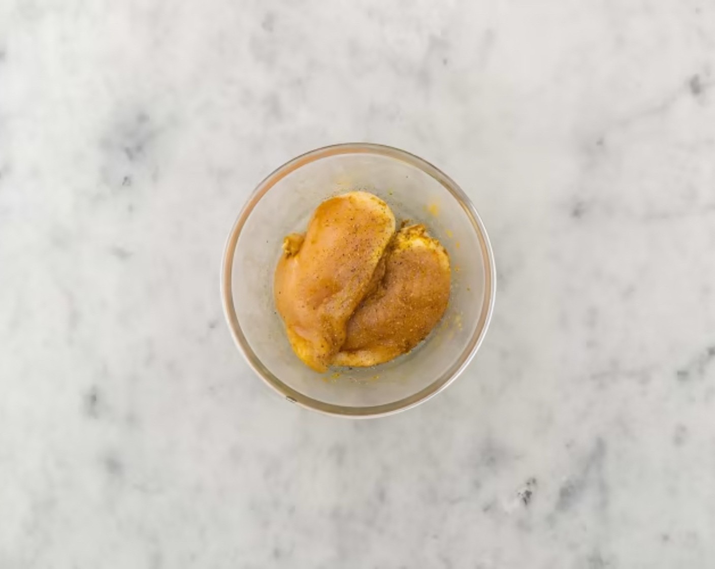 Schritt 2 Pouletfilets (480 g) in einer grossen Schüssel mit Öl (2 Esslöffel), „Hello Curry“ (1 TL) und Salz (wenig) würzen. I