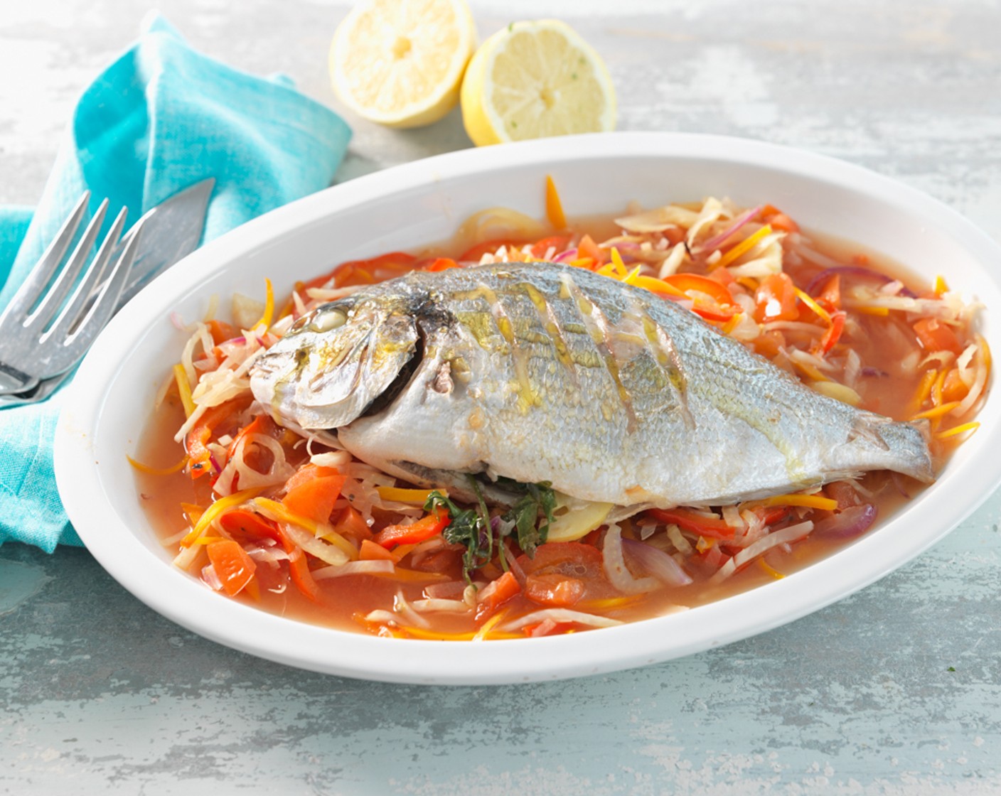 Schritt 7 Nach dem Garen und kurz vor dem Servieren den Sherry-Essig (3 Esslöffel) über den Fisch geben.