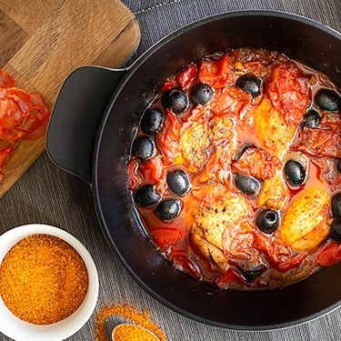 Überbackenes Baskisches Poulet mit Oliven und Chorizo Rezept | V-Kitchen