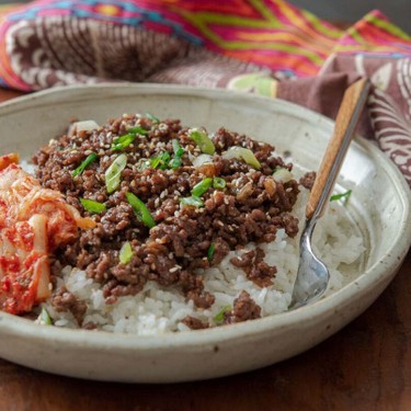 Bulgogi - Koreanische Rindfleisch-Bowl mit Sesam 