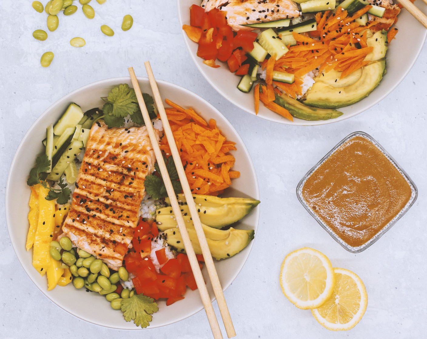 Schritt 7 Die Bowl mit Koriander (wenig) und Sesam (wenig) garnieren und mit dem Dressing servieren.