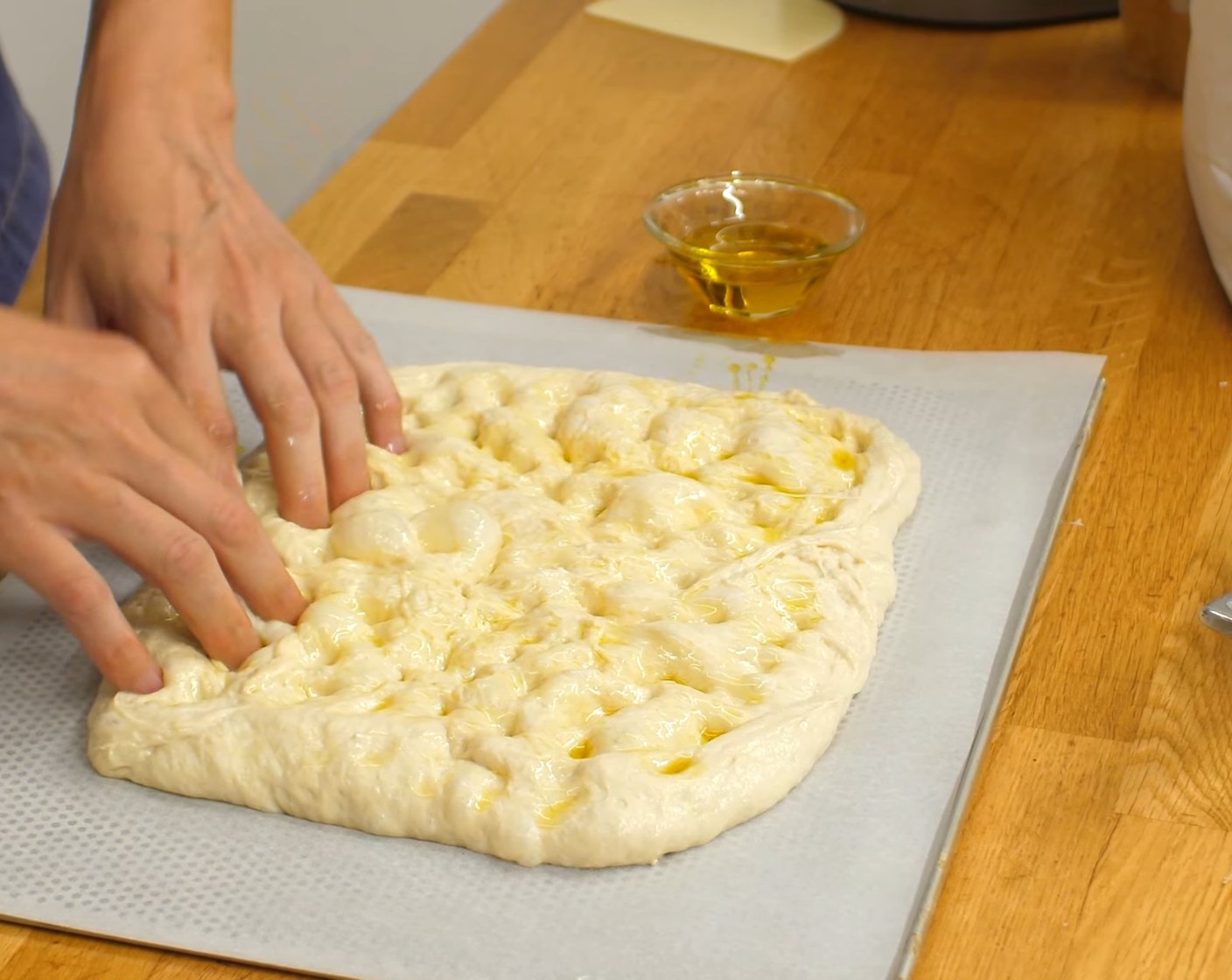 Schritt 8 Danach den Teigling nochmals für 30 Minuten bei Raumtemperatur aufgehen lassen.