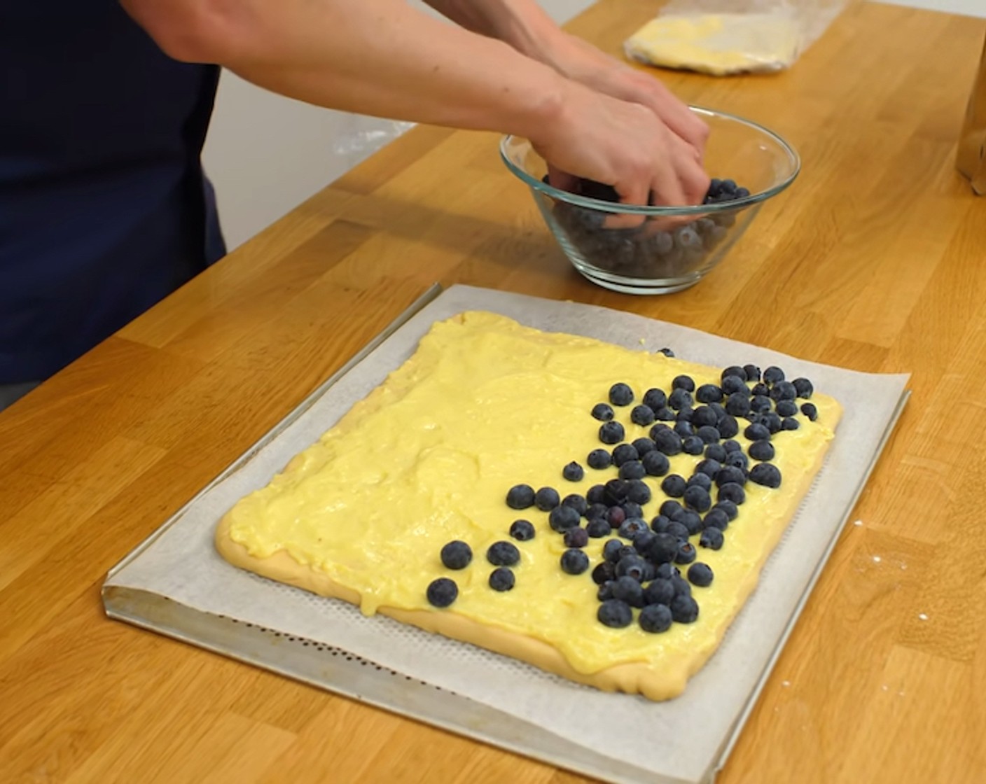 Schritt 19 Die Heidelbeeren (500 g) direkt auf die Creme verteilen