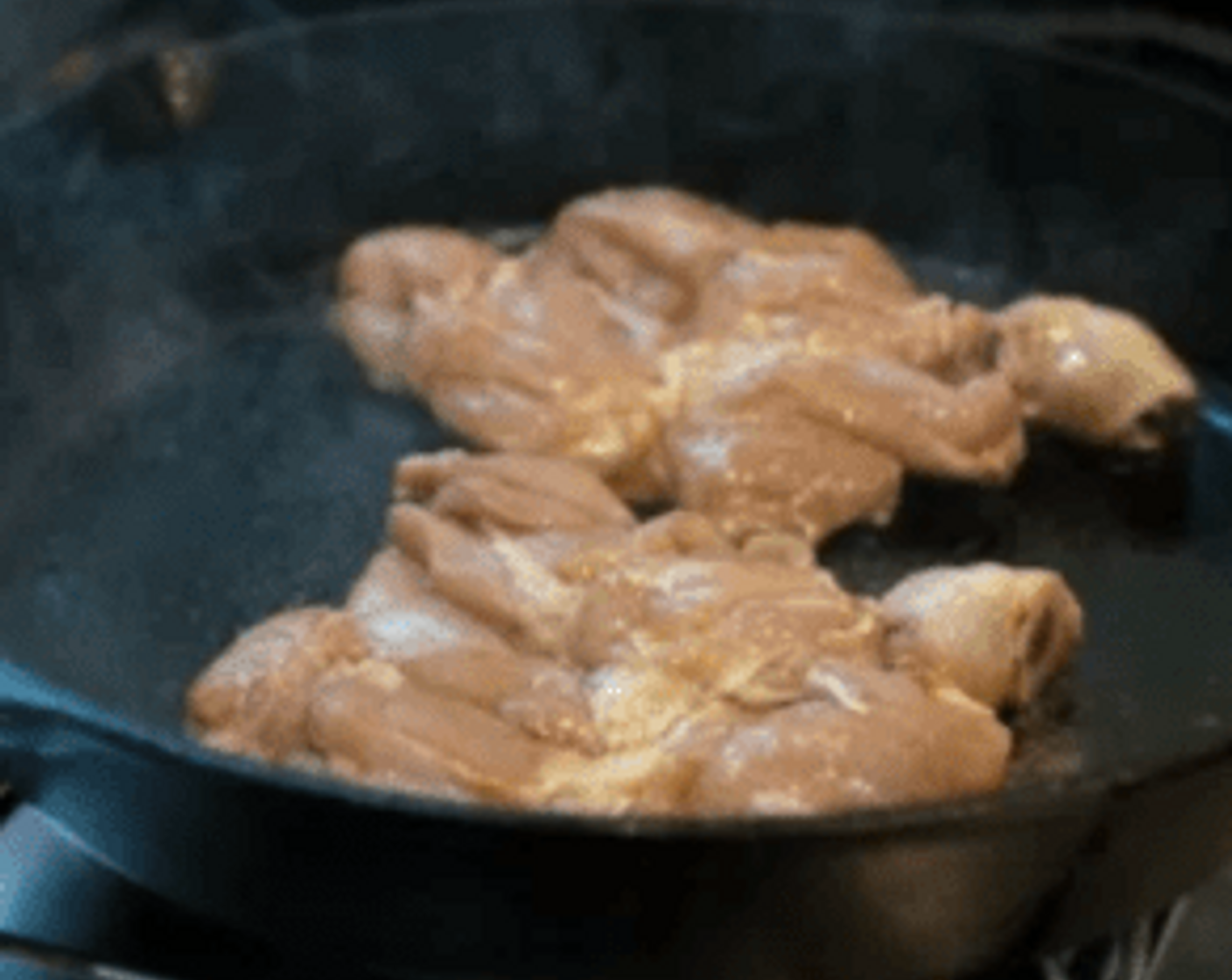 Schritt 4 Fleisch auf dem Grill oder in der Pfanne bei mittlerer Hitze für etwa 2 Minuten auf jeder Seite braten, bis es gar ist. Beiseite stellen.