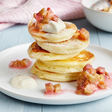 Pancakes mit Rhabarberkompott Rezept | V-Kitchen