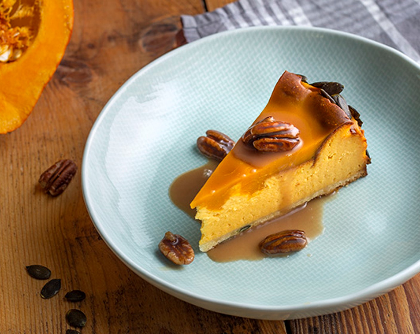 Kürbis Cheesecake mit weisser Schokolade und Nüssen Kürbis Cheesecake mit weisser Schokolade und Nüssen