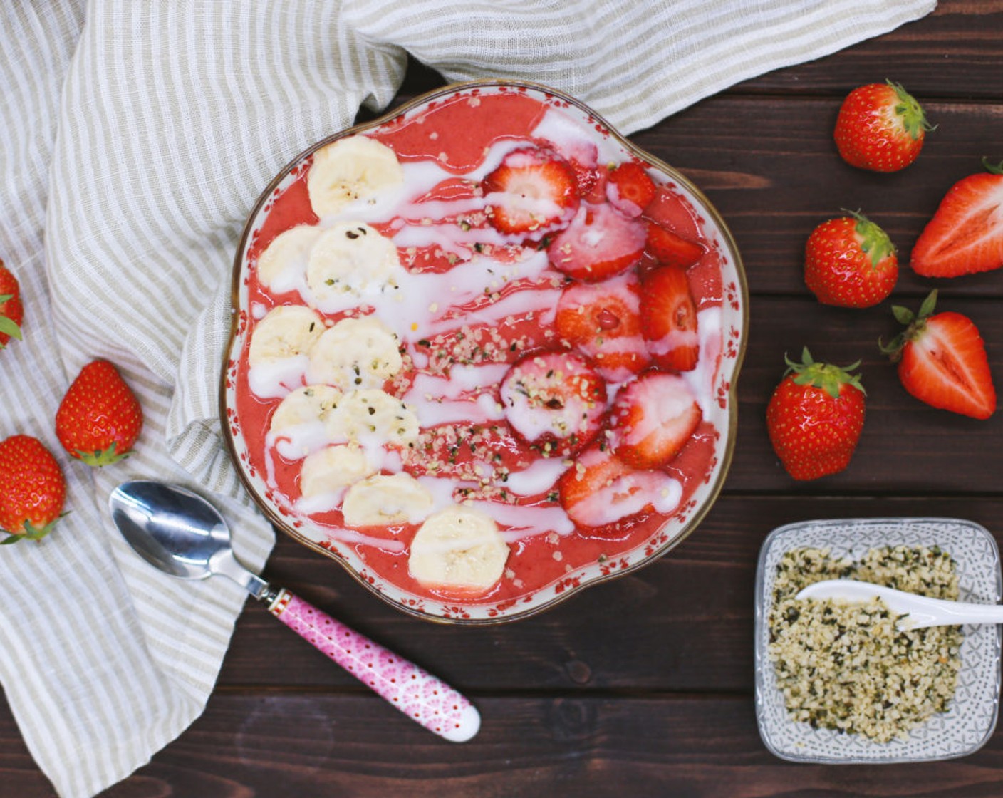 Schritt 4 Zum Schluss das Kokosmus (1 EL) darüber träufeln, mit Kokosraspeln (wenig) bestreuen und direkt geniessen.