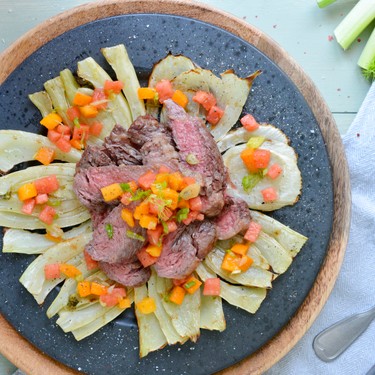 Rib Eye Steak auf grilliertem Fenchel mit Wassermelonen-Aprikosen-Salsa Rezept | V-Kitchen