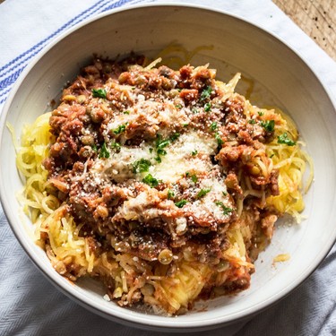 Spaghetti-Kürbis mit Linsenbolognese 