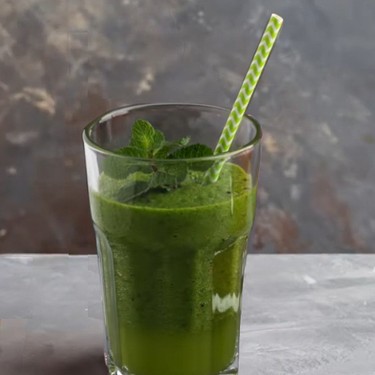 Grün und Healthy - Ananas-Spinat Smoothie mit Minze 