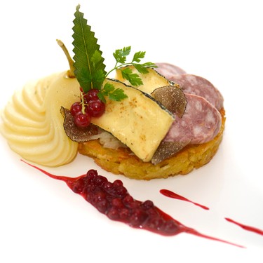 Gourmet-Rösti mit Saucisson Vaudois und Sauerkraut 