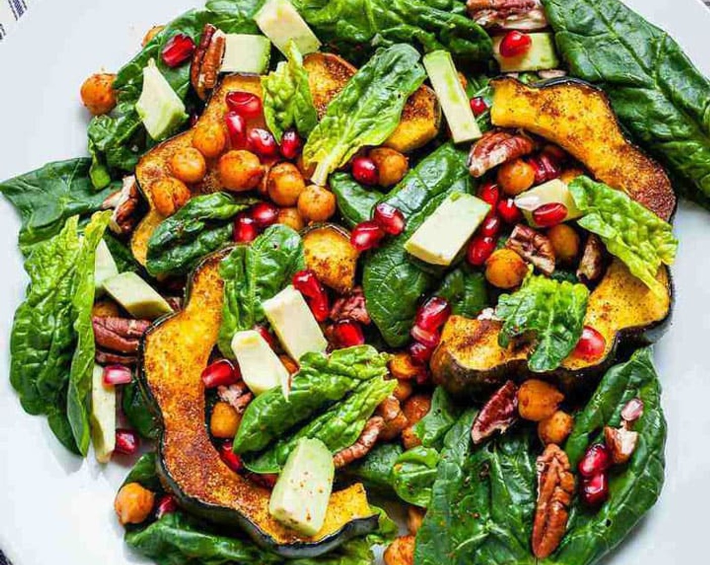 Marokkanischer Salat und geröstetem Kürbis und Kichererbsen