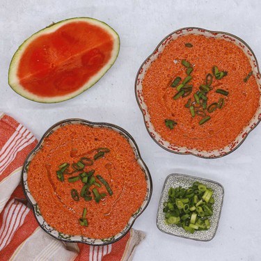 Spanisches Wassermelonen-Gazpacho mit Tomaten Rezept | V-Kitchen