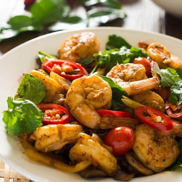 Thailändische Tom Yum Garnelenpfanne mit Chili Rezept | V-Kitchen