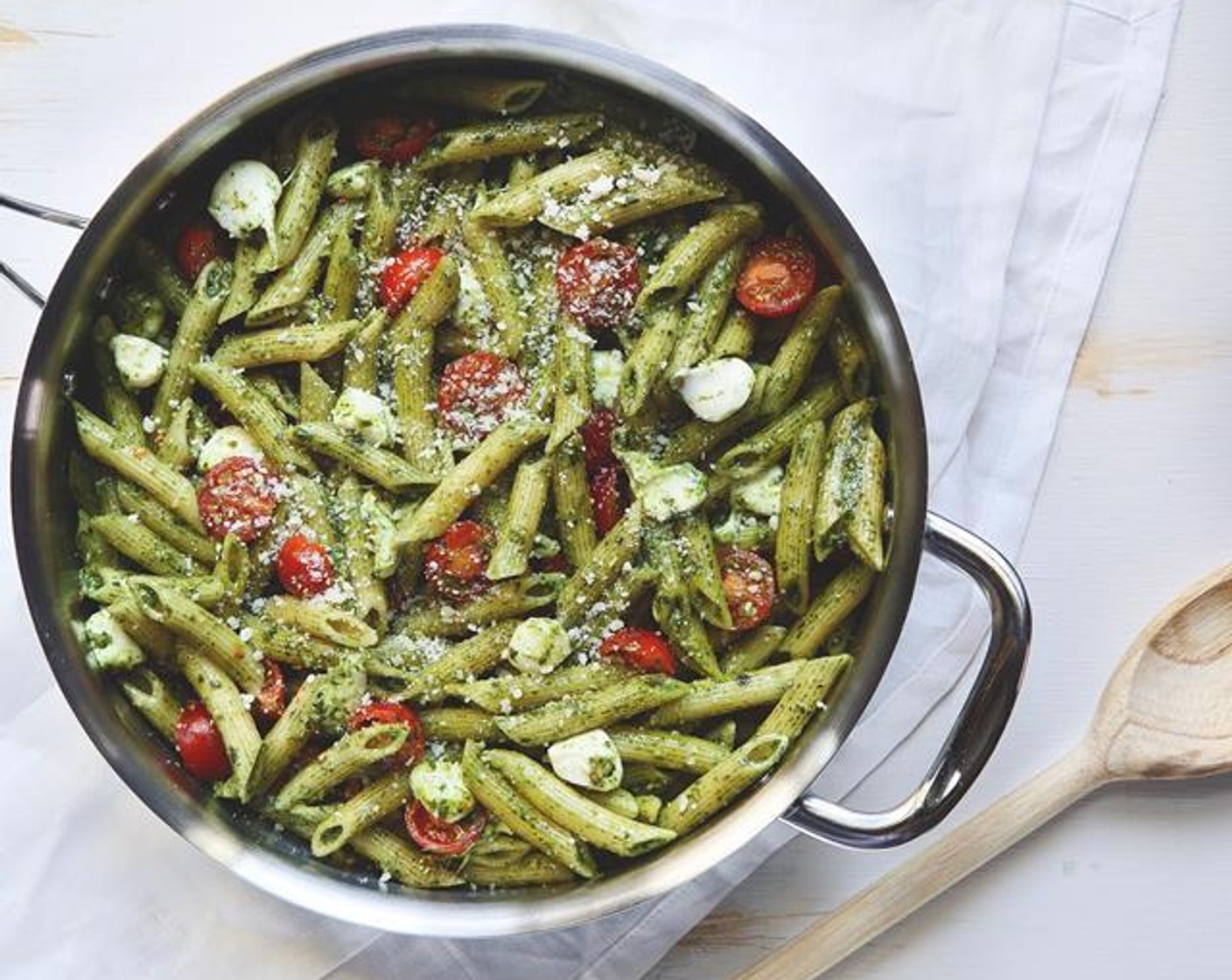 Penne Pesto mit Kirschtomaten und Mozzarella