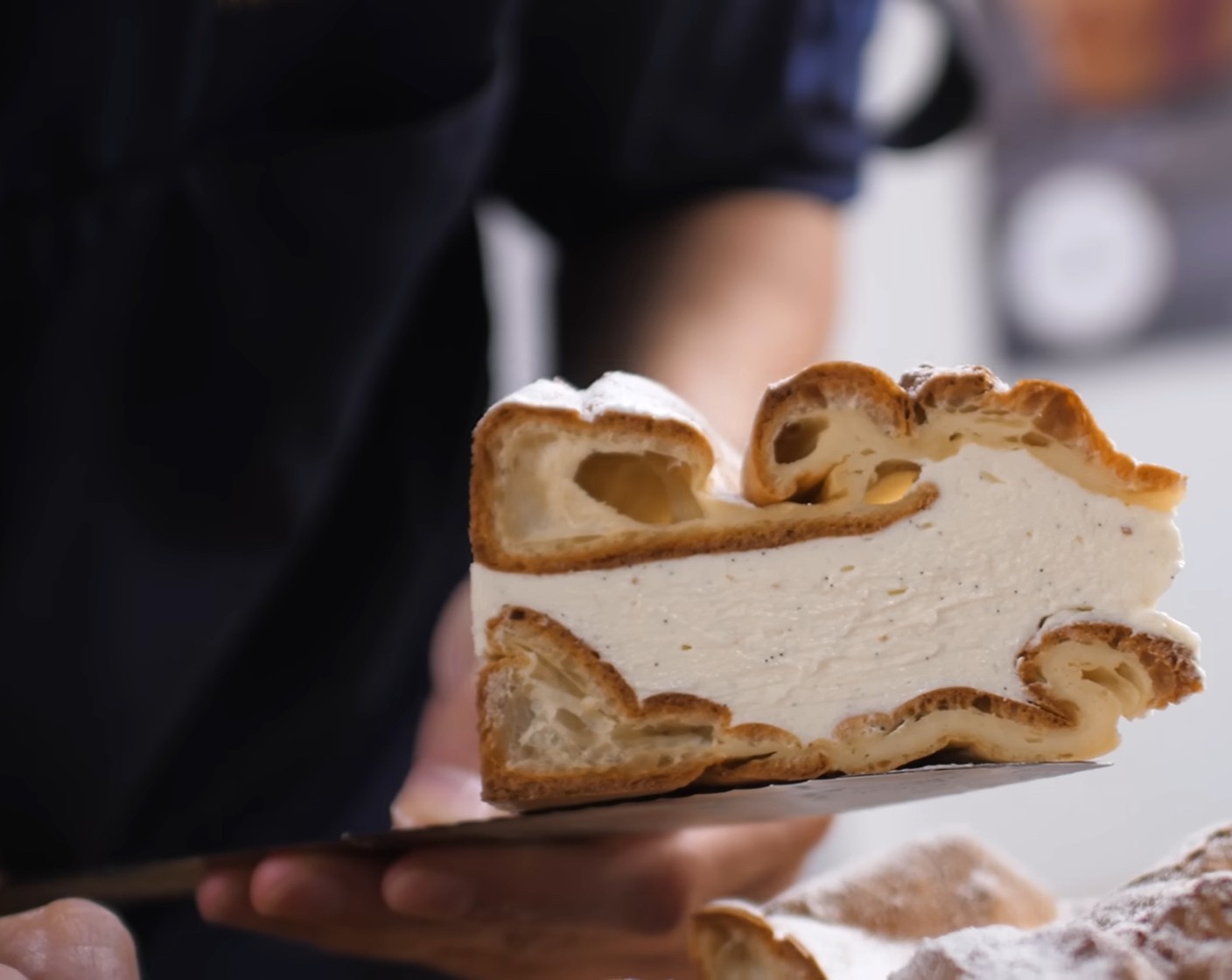 Schritt 18 Zum Schluss die Karpatka mit Puderzucker (wenig) stauben.