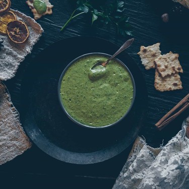 Grüner Tahini-Dip mit Koriander Rezept | V-Kitchen