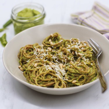 Spaghetti mit Erbsen-Pesto und Pecorino Rezept | V-Kitchen