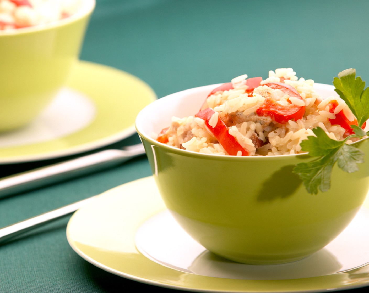 Schritt 7 Die Gewürze in der Porzellanform mischen, Poulet dazugeben und alles miteinander vermengen.