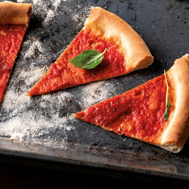 Einfaches Rezept für den besten Pizzateig - vegan, luftig und wie in Italien! Rezept | V-Kitchen