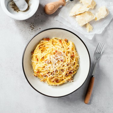 Patriks Lieblingsrezept: Spaghetti Carbonara ohne Rahm Rezept | V-Kitchen