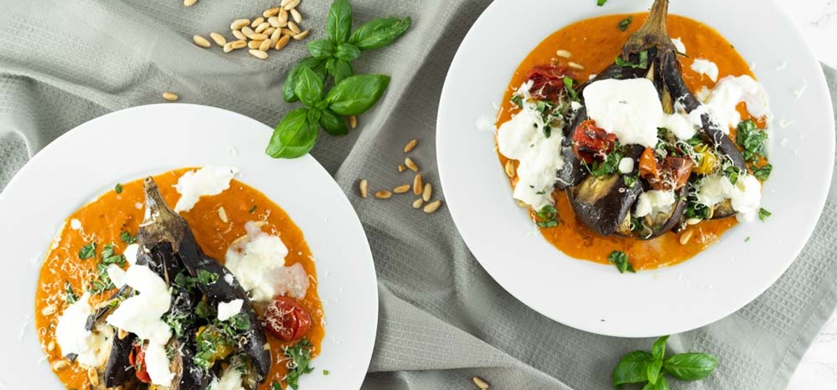Auberginen mit Tomaten und Burrata