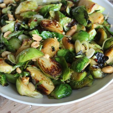 Rosenkohl-Salat nach Thai-Art mit Erdnüssen Rezept | V-Kitchen