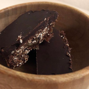 Schokoladen-Riegel mit Mandeln und Datteln Rezept | V-Kitchen