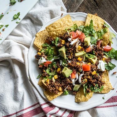 Vegetarische Nachos mit Quinoa und schwarzen Bohnen Rezept | V-Kitchen
