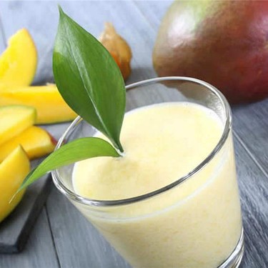 Erfrischender Mango-Smoothie Rezept | V-Kitchen