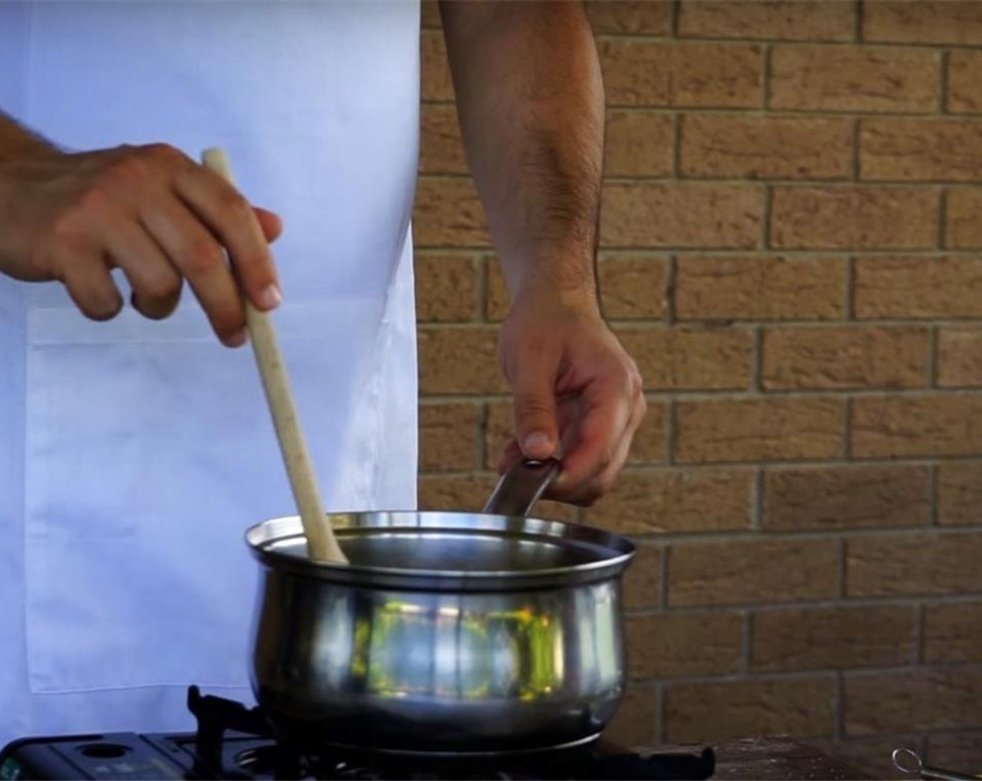 Schritt 9 Den Topf wieder auf den Herd stellen und weiter gut mischen, bis sich die Gelatine aufgelöst hat.