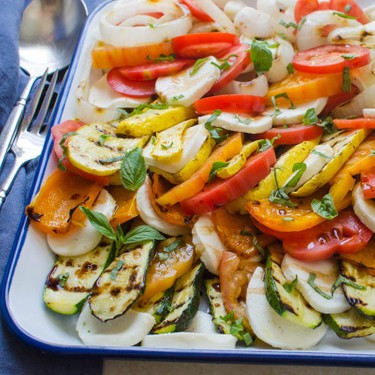 Caprese Grillgemüse mit Tomaten-Mozzarella- und Zucchini Rezept | V-Kitchen
