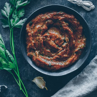 Rauchiger Auberginen-Peperoni Dip mit Knoblauch Rezept | V-Kitchen