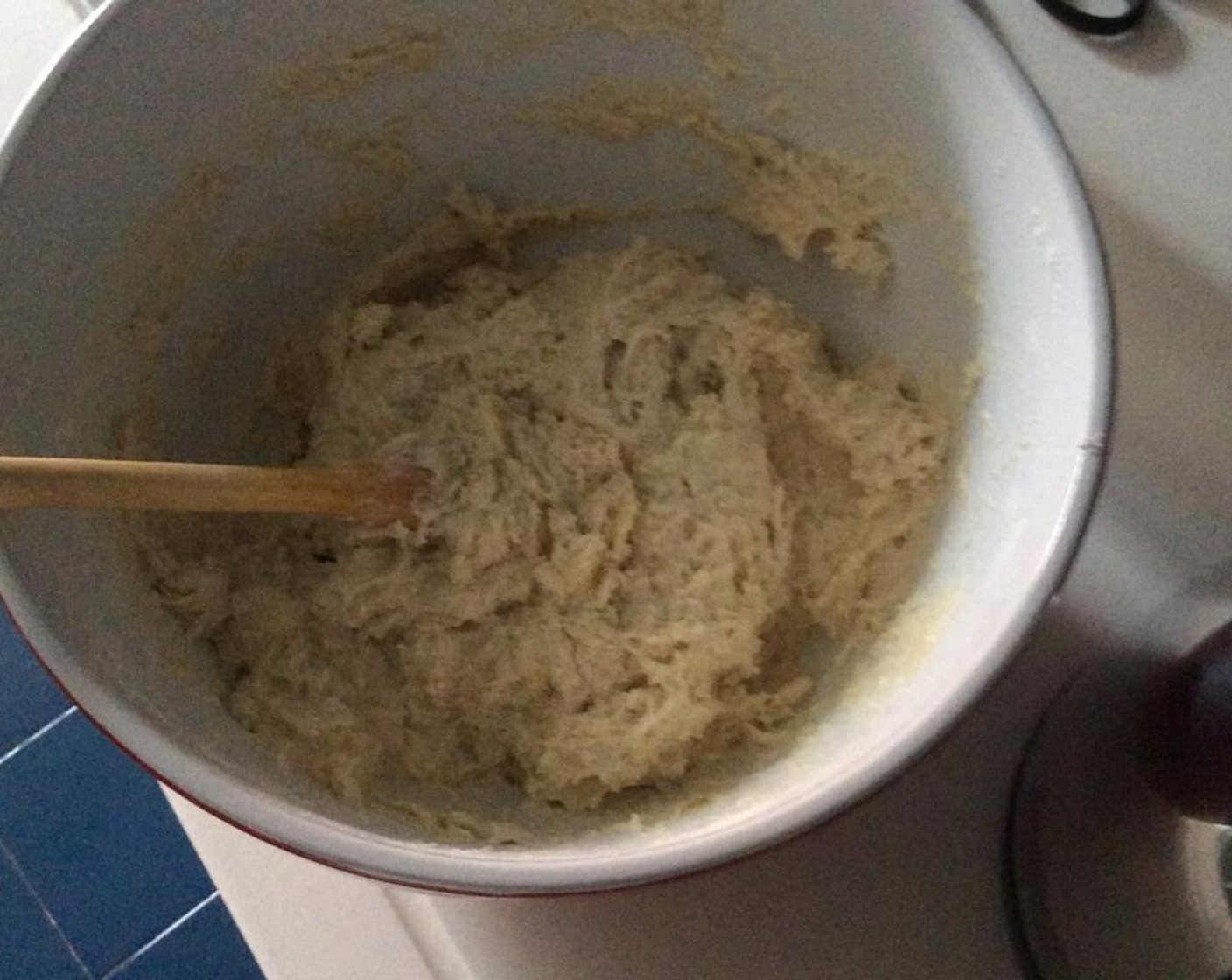 Schritt 5 Das Mehl unter die feuchten Zutaten heben, sodass alles gut vermischt ist.