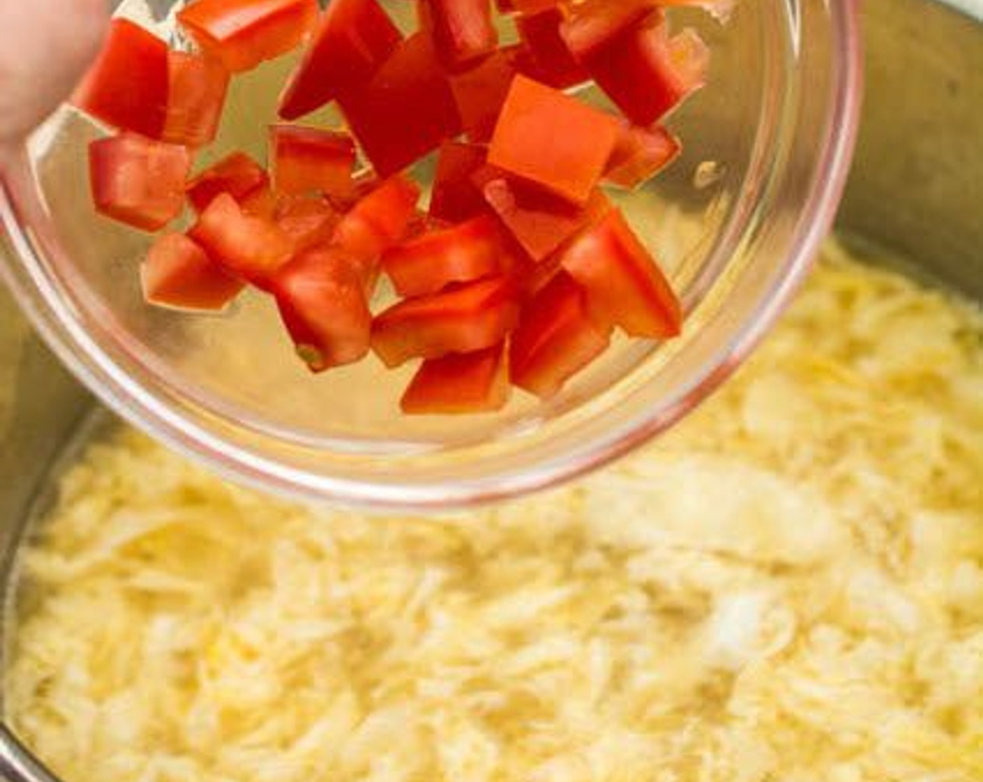 Schritt 6 Tomate (1) in die Suppe geben.