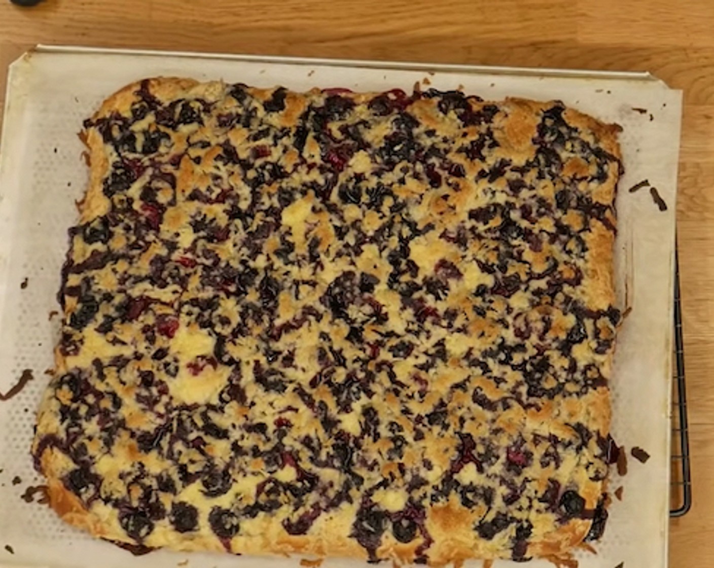 Schritt 22 Nach dem Backen den Kuchen auf einem Gitter auskühlen lassen.