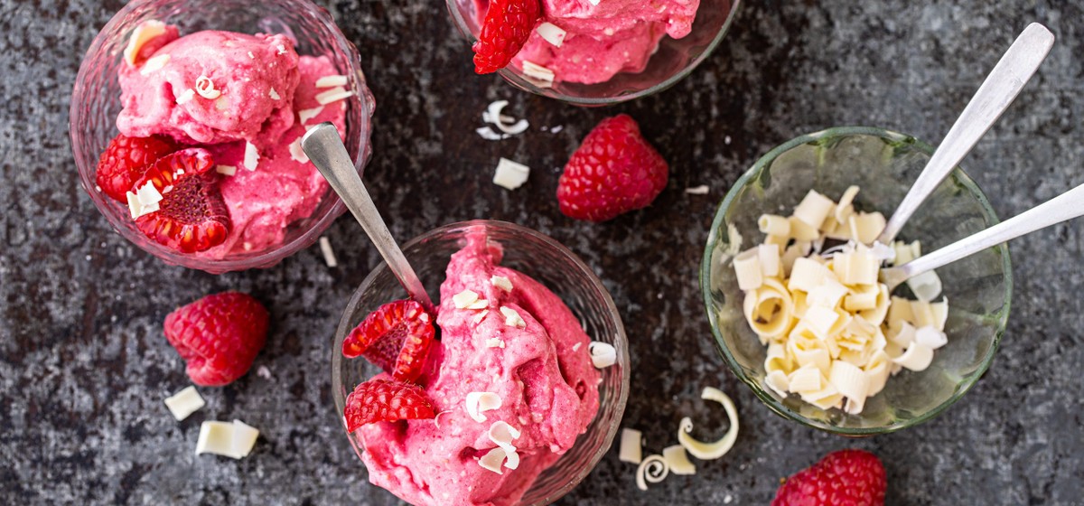Blitz-Frozen-Yogurt mit Himbeeren | Sommerdessert