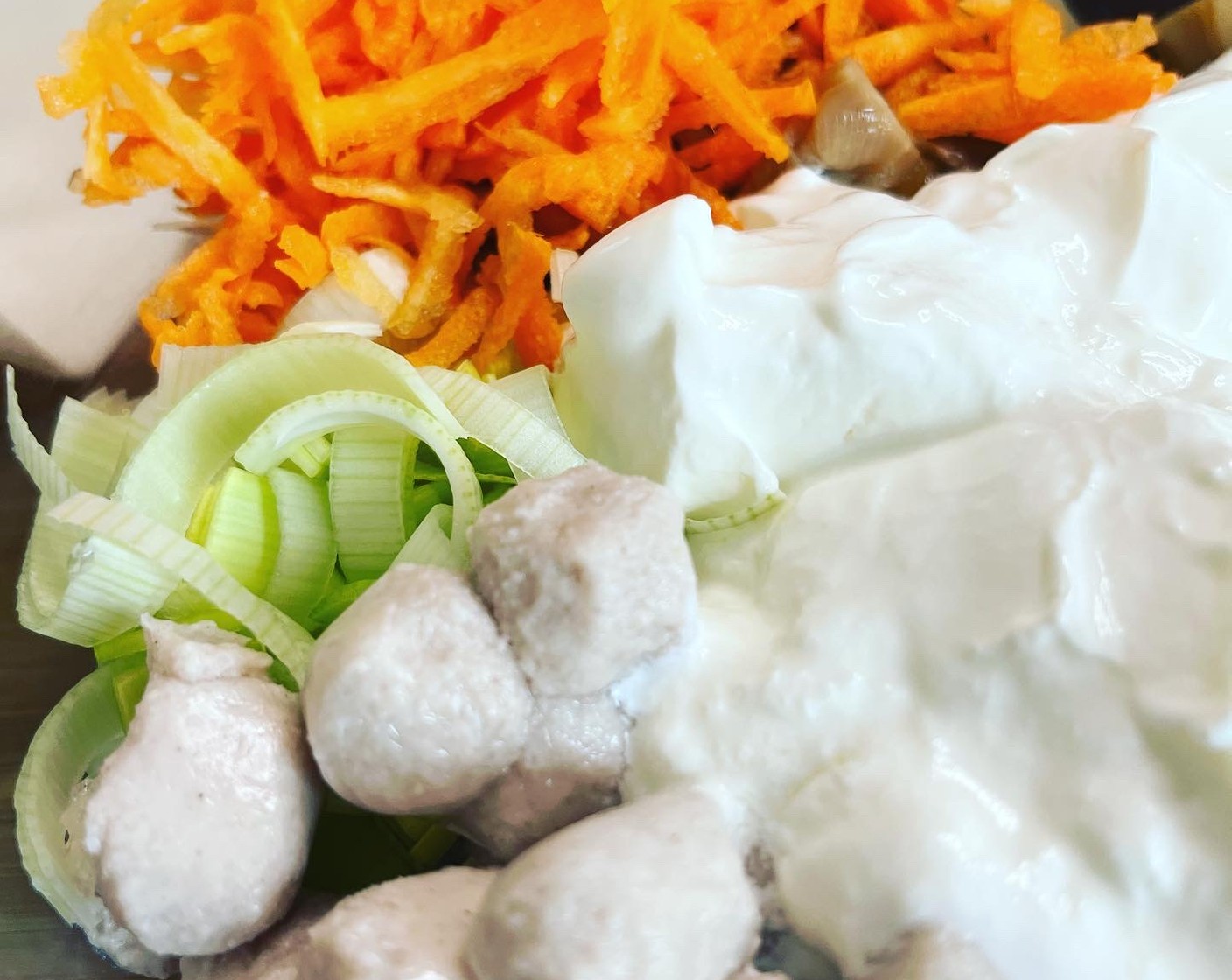 Schritt 2 Gemüse (wenig) waschen, schälen und zerkleinern.