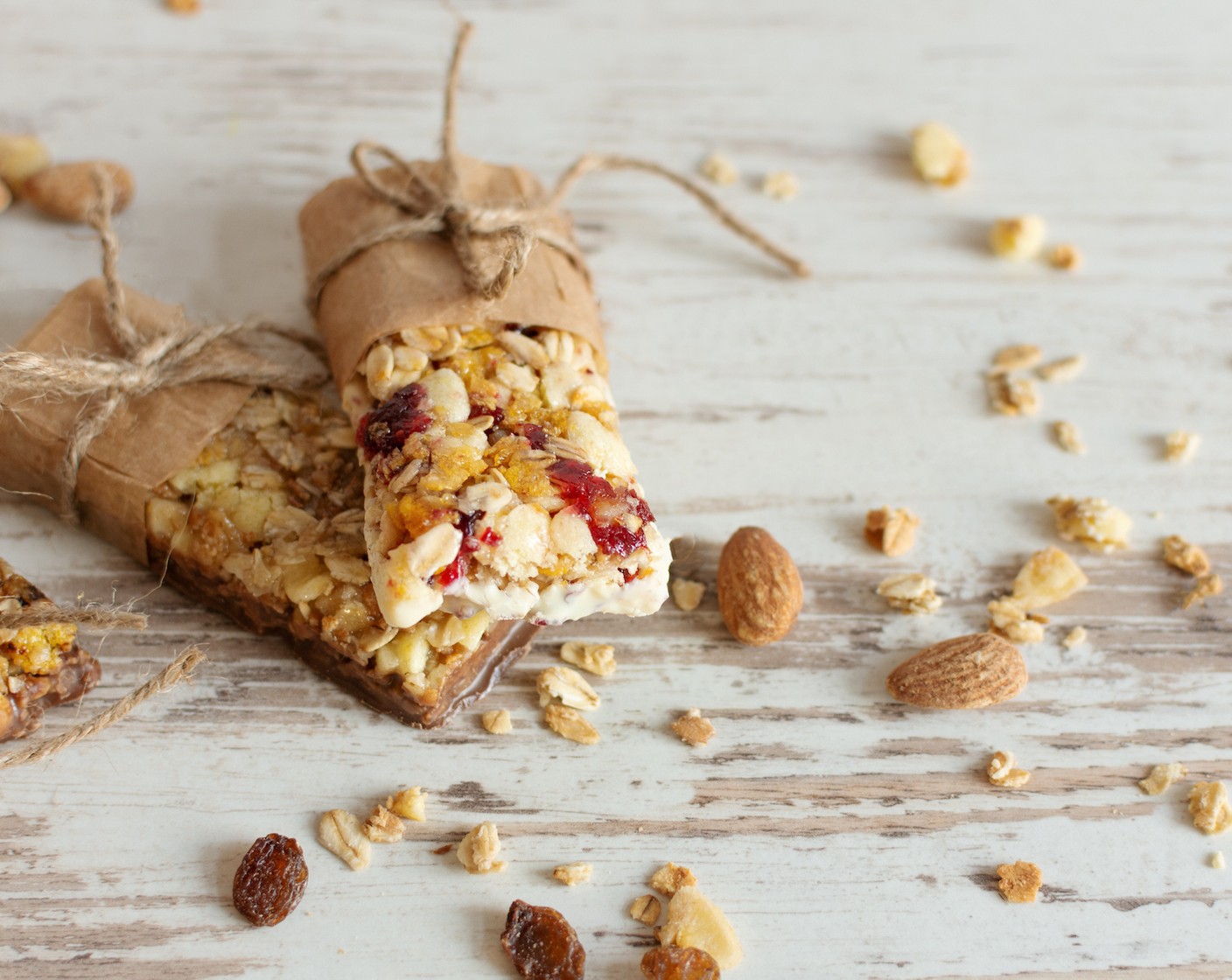 Schritt 11 Nach dem Backen die Getreidemischung nochmals mit einem zweiten Blech fest pressen, abkühlen lassen und in Riegel schneiden.