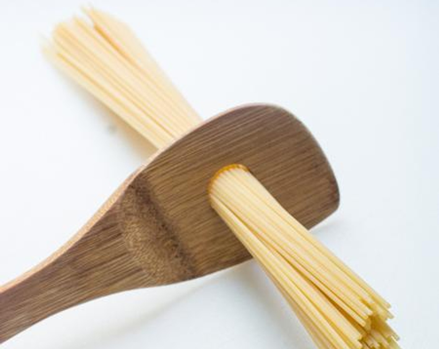 Schritt 1 Spaghetti (225 g) gemäss der Anweisung auf der Packung kochen. Abgiessen und beiseite stellen.