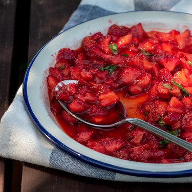 Erdbeeren mit Basilikum Sous Vide Rezept | V-Kitchen