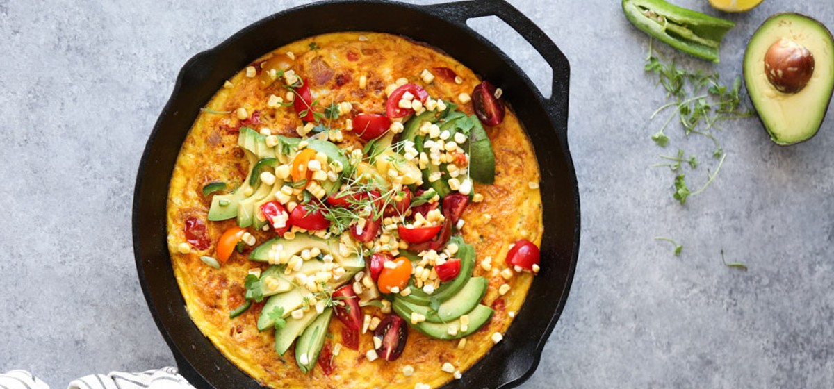 Mexikanische Frittata mit Mais-Salsa und Avocado Mexikanische Frittata mit Mais-Salsa und Avocado