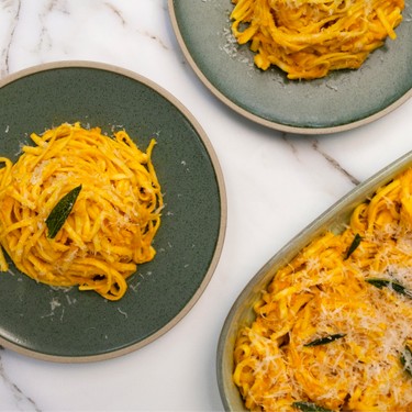 Spaghetti mit Kürbis-Carbonara Rezept | V-Kitchen