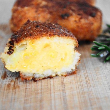 Kartoffelkroketten mit Käse und Röstzwiebeln Rezept | V-Kitchen