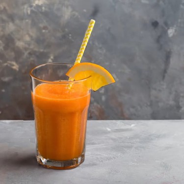 Scharfe Vitamin Bombe - Karotten-Orangen Smoothie mit Tumeric 