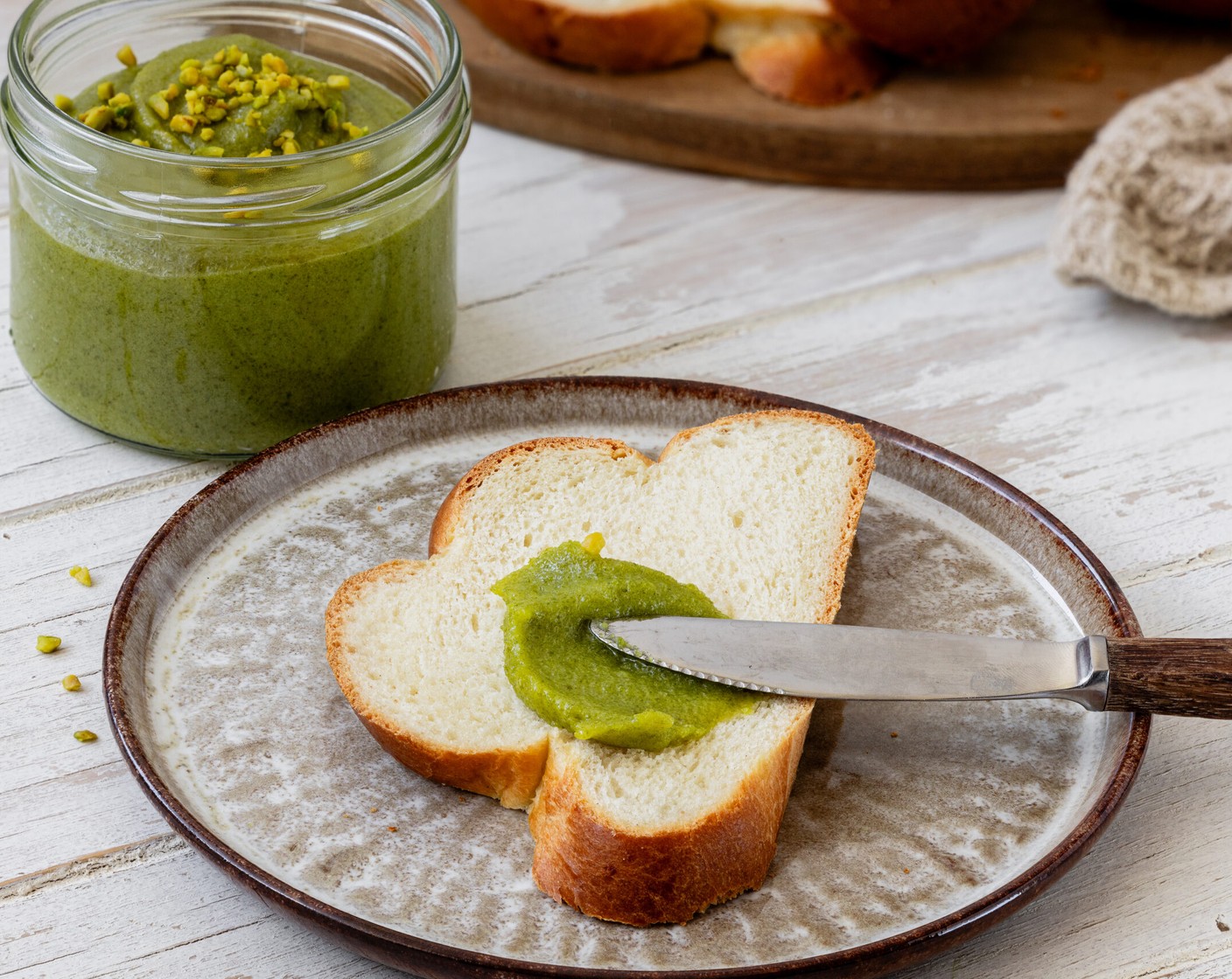 Schritt 2 Kondensmilch-Masse, Salz (1 Pr.), Zucker (1 2/3 Esslöffel) und Pistazien (200 g) in einem Messbecher pürieren. Crème in die Gläser füllen, sofort verschliessen, auskühlen lassen. Im Kühlschrank aufbewahren.