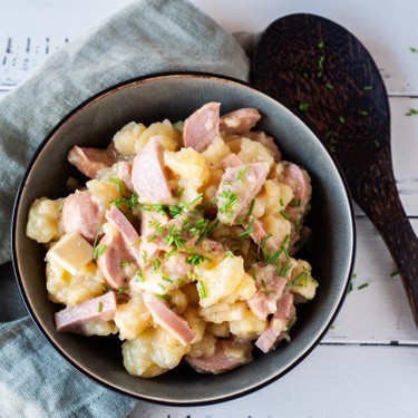 Klassischer Kartoffel-Wurst-Käse Salat 